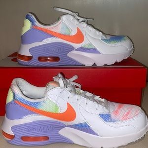 New Nike women’s Air Max Excee Sz 8